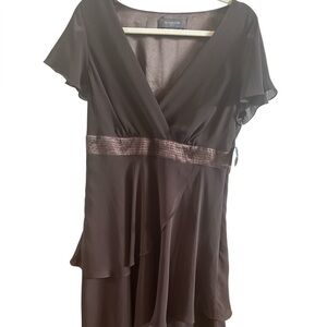 Liz Claiborne‎ NWT Woman’s Sz 10 Chocolate Brown Tiered Floaty Dress
*Flaw Snags
